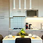 Floor Flat & Garage Appartement *