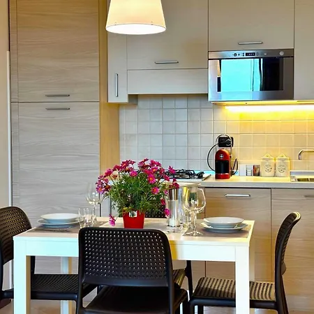 Verona Top Floor Flat & Garage