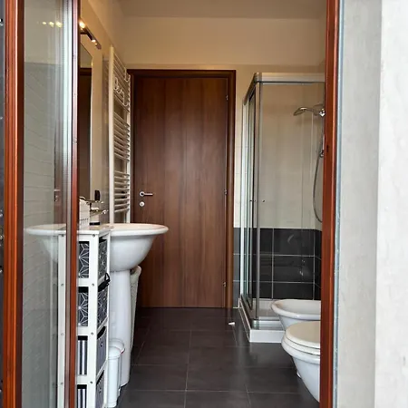 Verona Top Floor Flat & Garage Διαμέρισμα *