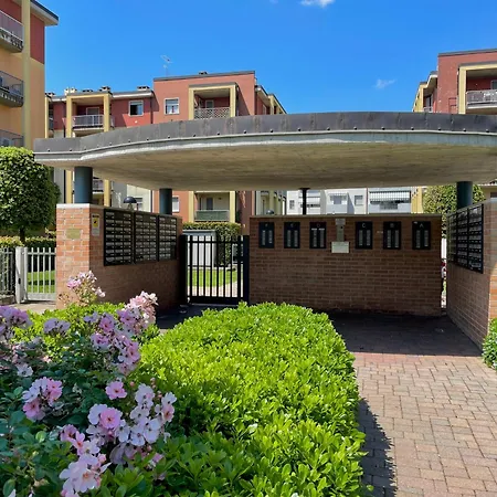 Verona Top Floor Flat & Garage