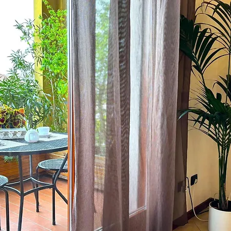 Verona Top Floor Flat & Garage *