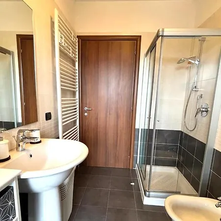 Floor Flat & Garage Appartement