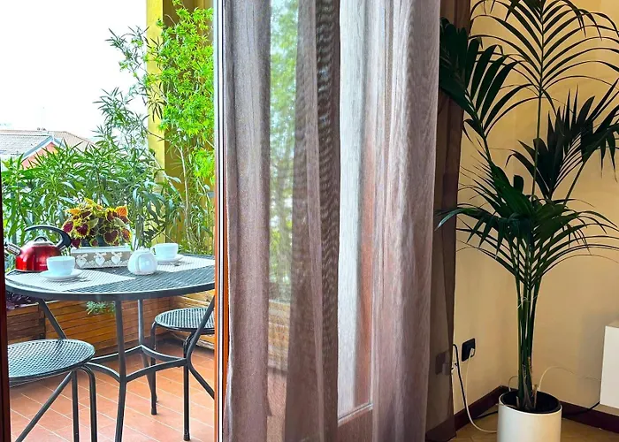 Verona Top Floor Flat & Garage *