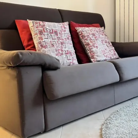Verona Top Floor Flat & Garage *