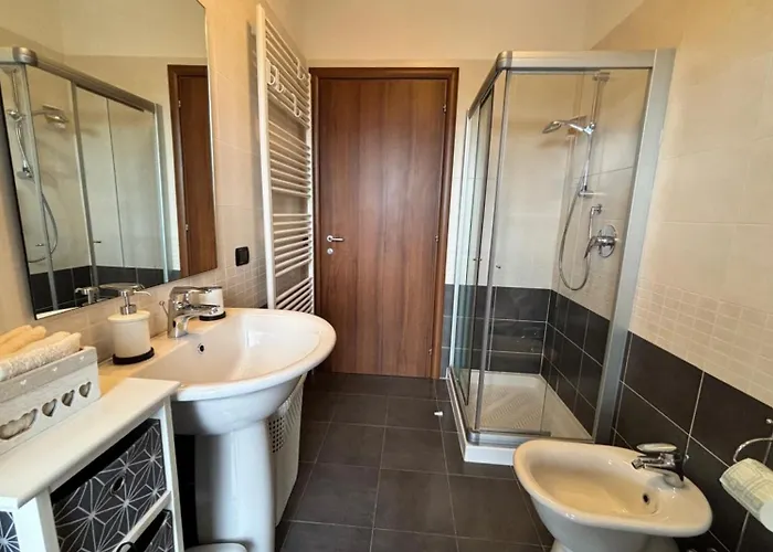 Floor Flat & Garage شقة