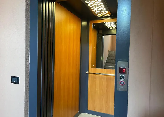 شقة Floor Flat & Garage