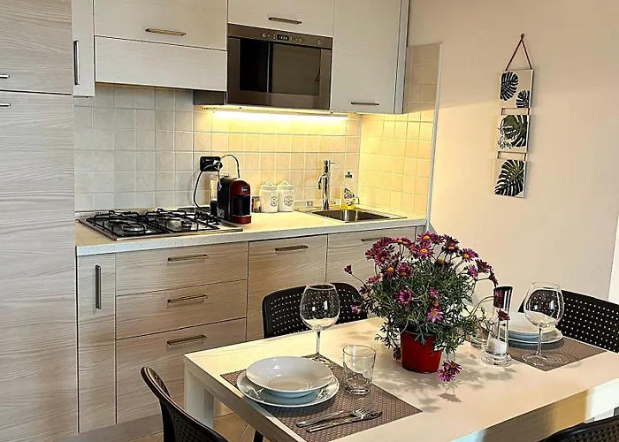 Floor Flat & Garage شقة *