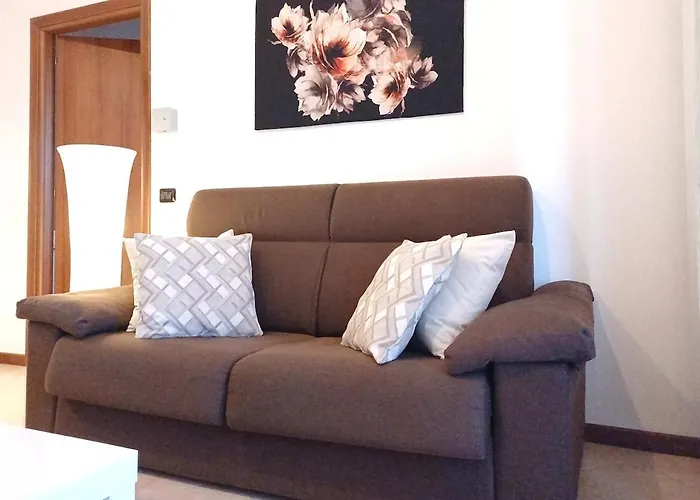 Floor Flat & Garage Apartment *