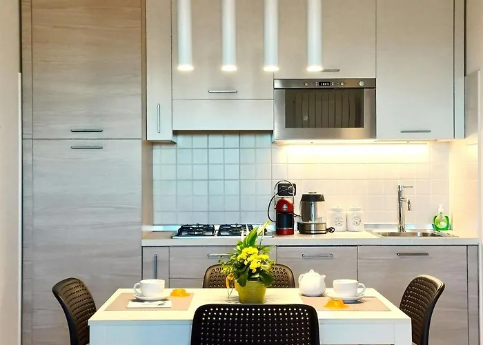 Floor Flat & Garage Apartment *
