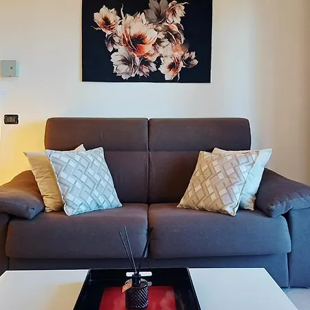 Floor Flat & Garage Apartment *