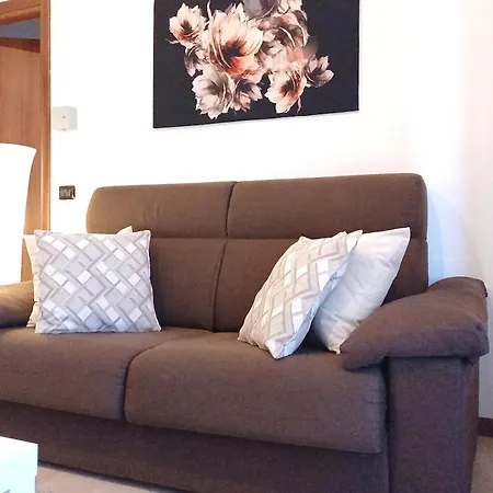 Floor Flat & Garage Apartment *