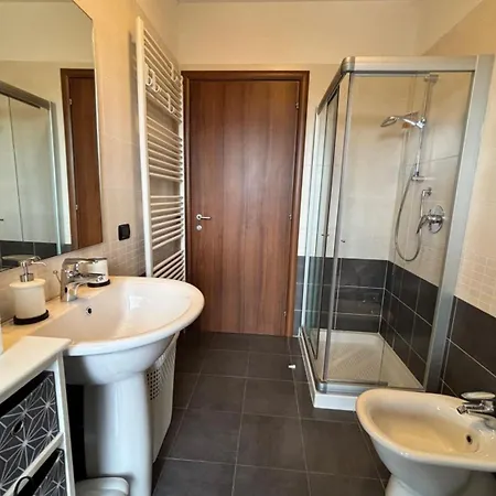 Verona Top Floor Flat & Garage Daire