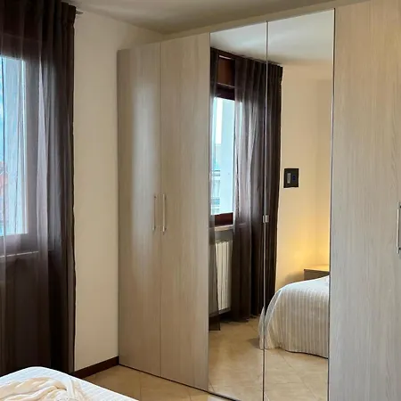 Verona Top Floor Flat & Garage Daire *